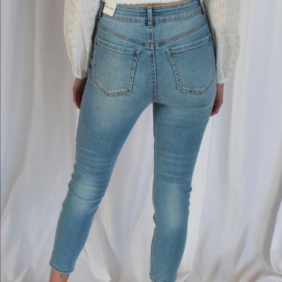 Distressed High-Rise Skinny Jeans in Light Wash - Picture 8 of 9